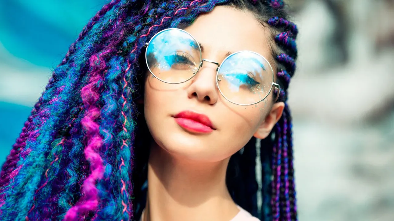 Zdjęcie Jakie okulary do okrągłej twarzy damskie - wybierz idealne oprawki, które wysmuklą twarz