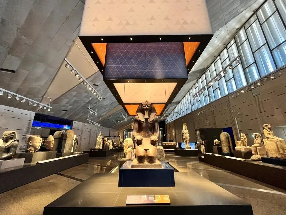 Wielkie Muzeum Egipskie wnętrze