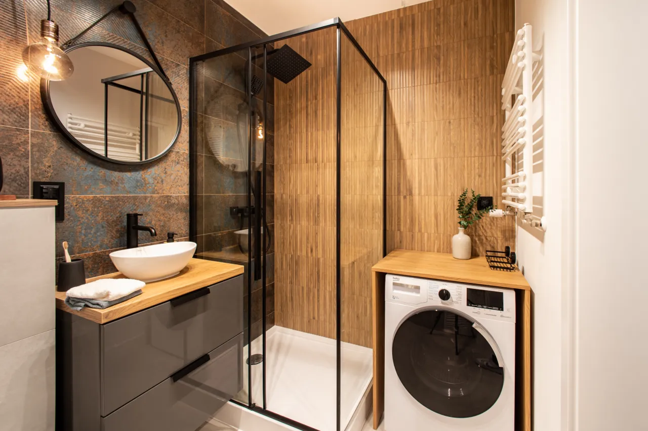 przykładowe aranżacje małej łazienki w bloku