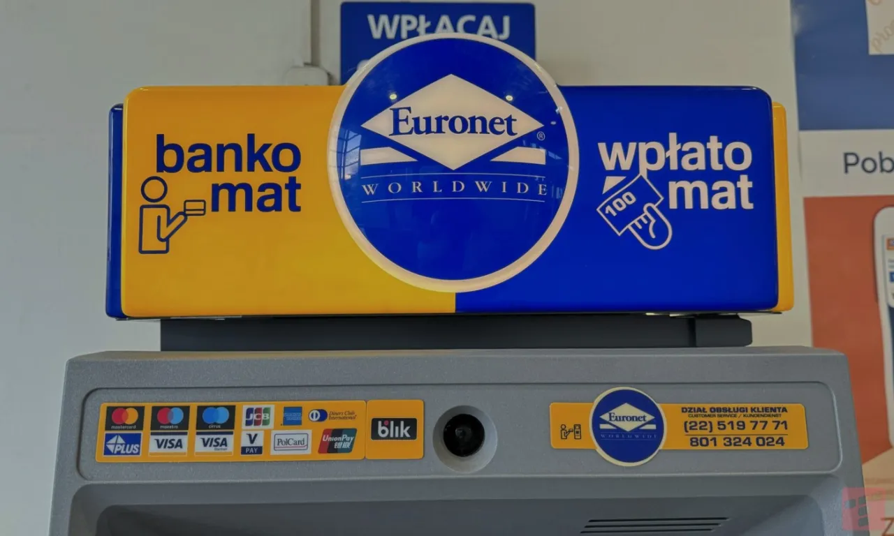 wpłatomat Pekao S.A. z logo