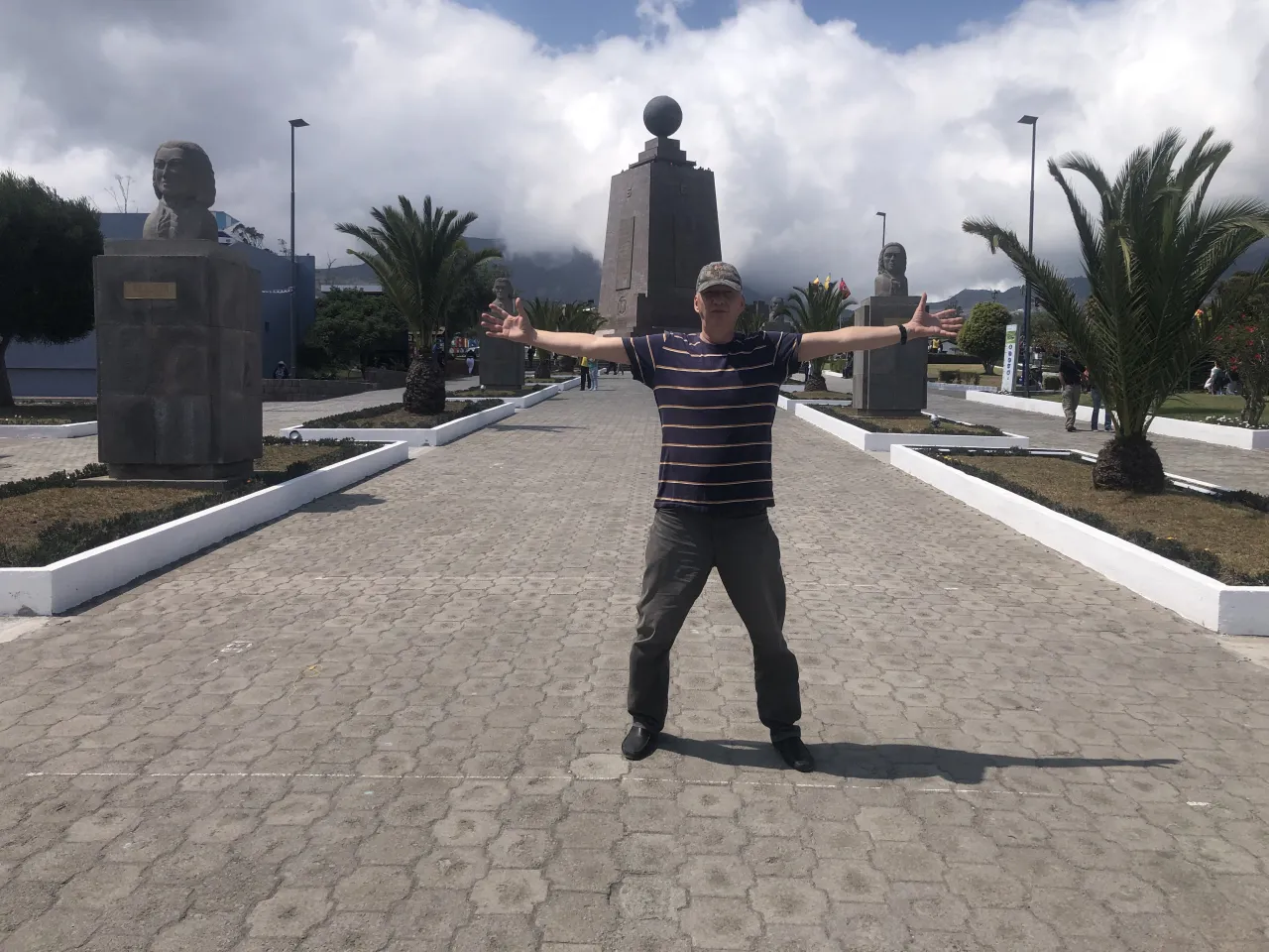 Mitad del Mundo pomnik równika Ekwador