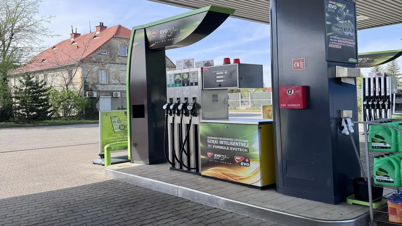 Stacja paliw MOL z dystrybutorami EVO PLUS. Tu znajdziesz najlepsze paliwo dla swojego auta.