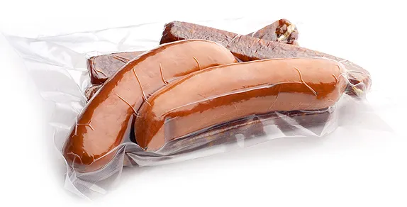 różne rodzaje kiełbas pakowanych próżniowo