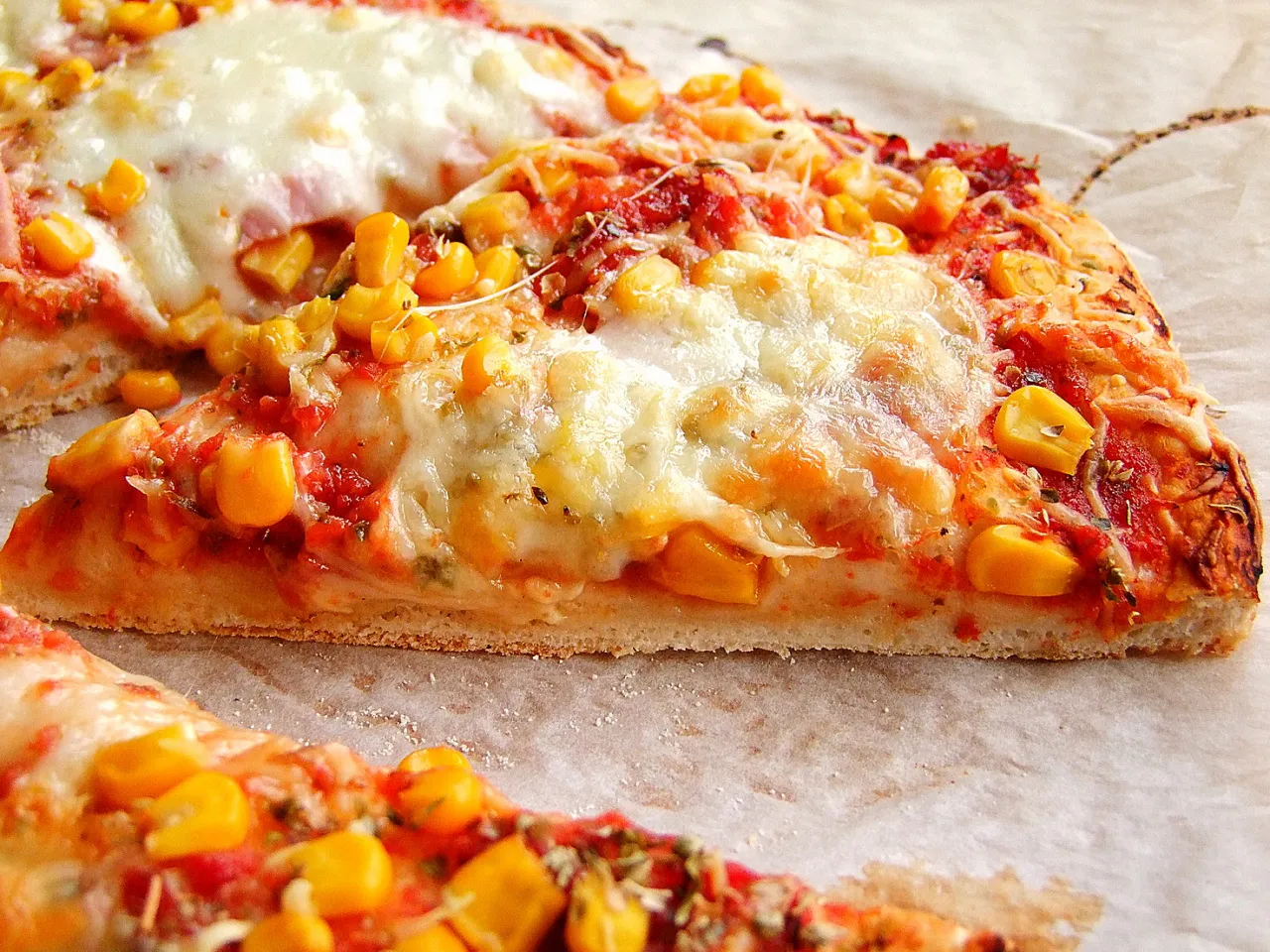 pizza z chrupiącym spodem