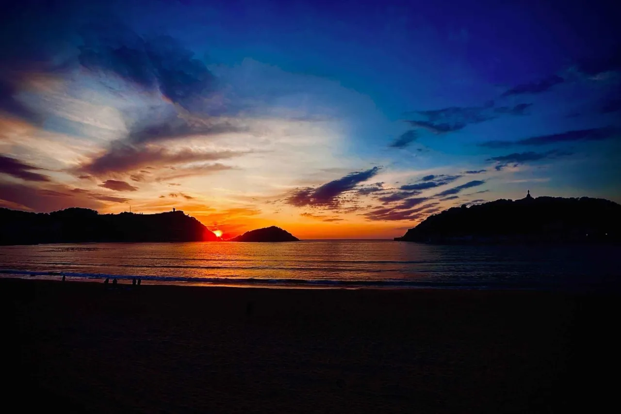 San Sebasti&aacute;n La Concha Strand Sonnenuntergang