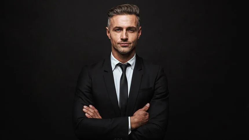 mężczyzna rozwijający swoje cechy charakteru, pewność siebie