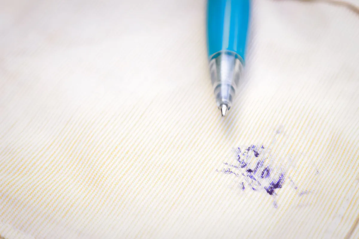 czyszczenie plamy długopis skóra kanapa