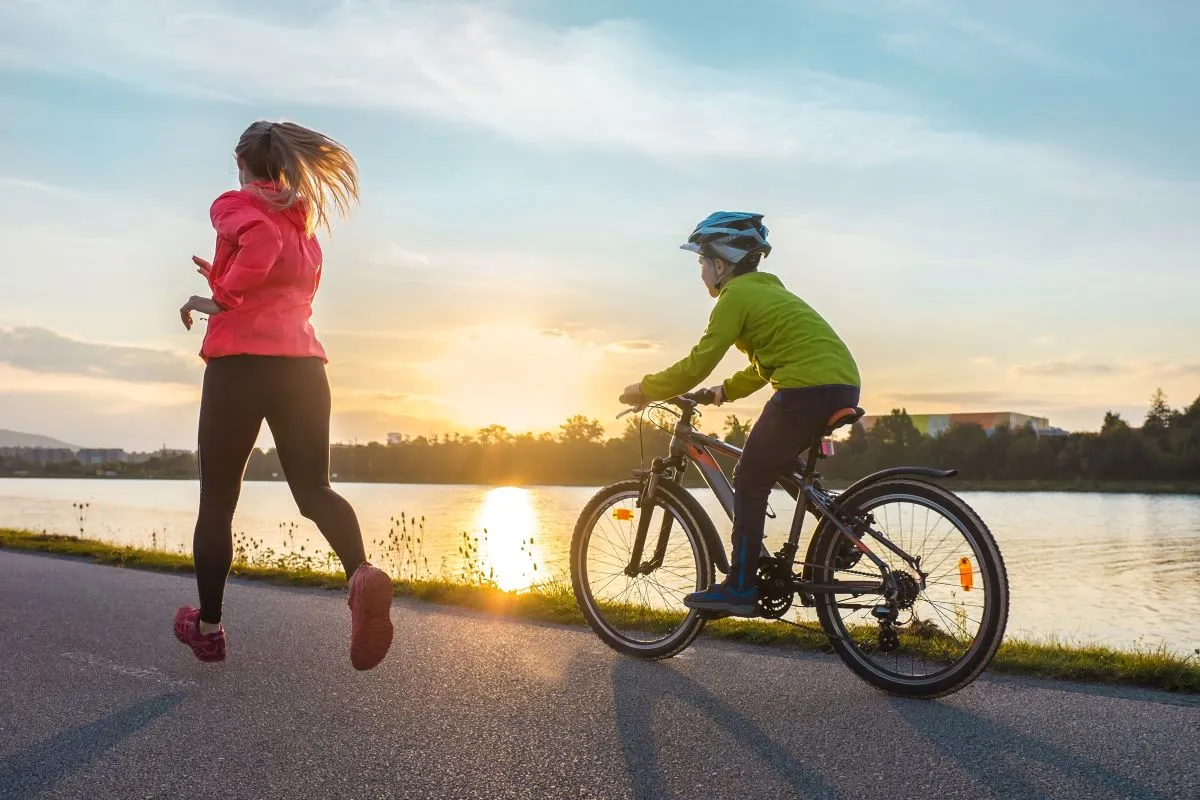 biegacz i rowerzysta stawy