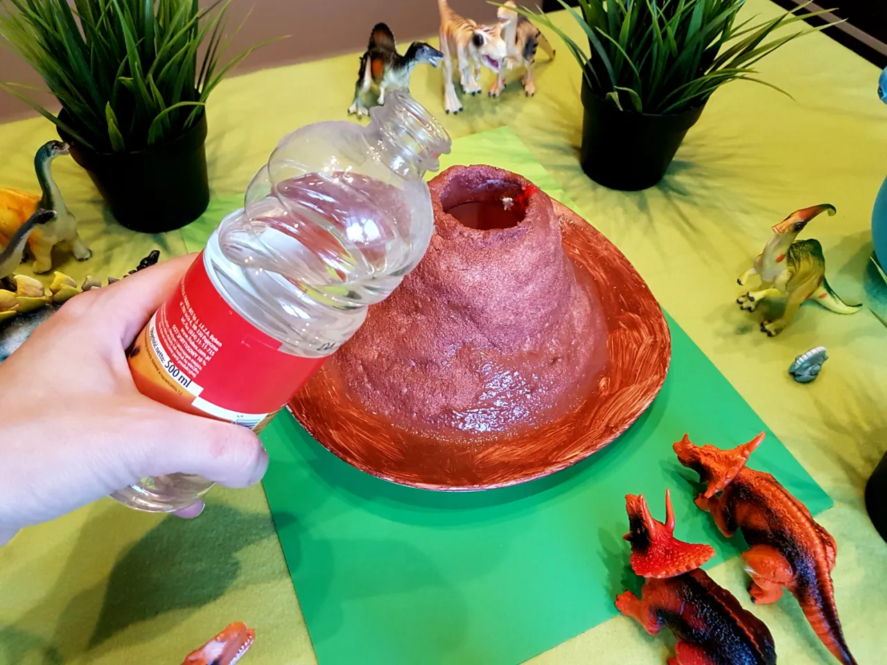 domowy wulkan z sody i octu