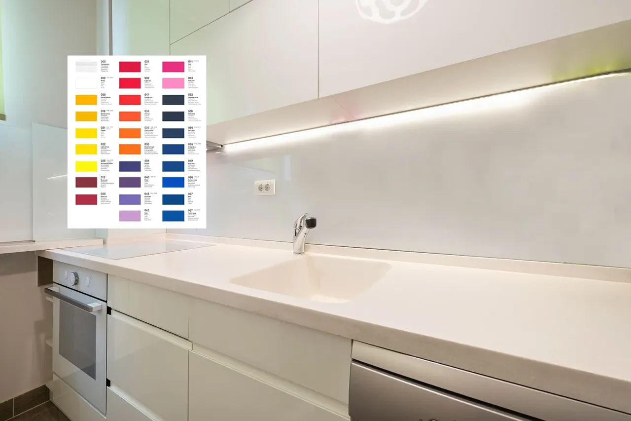 kuchnia ze szklanym panelem lacobel