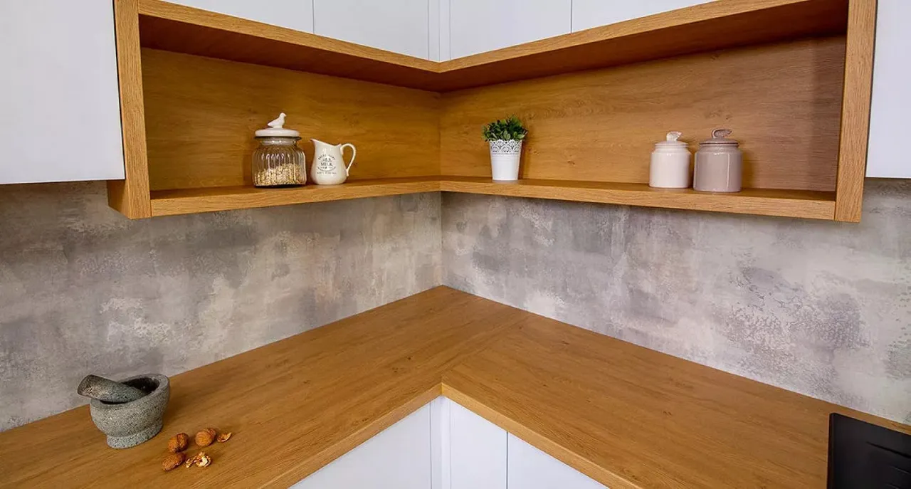 różne metody łączenia blatów kuchennych