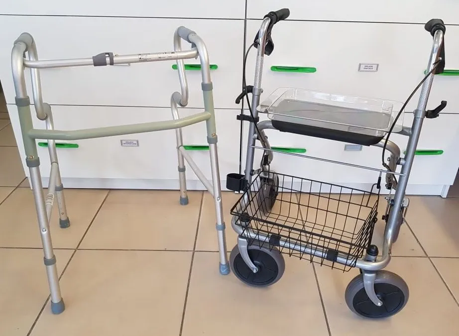 różnice między chodzikiem a balkonikiem