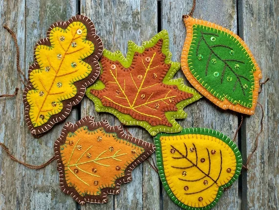 materiały do szycia ozd&oacute;b z filcu flat lay