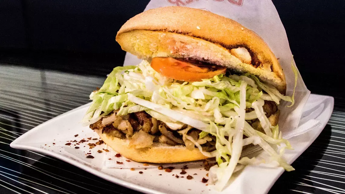 Zdjęcie Mięso w kebabie: Jak wybrać najlepsze? Kurczak, wołowina, baranina