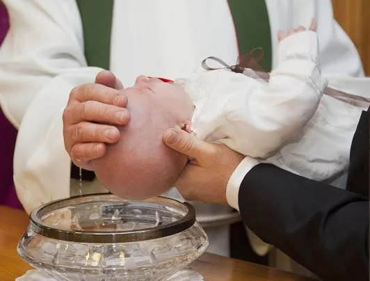 Zdjęcie Co napisać na kartce na chrzciny? Przykłady wzruszających życzeń