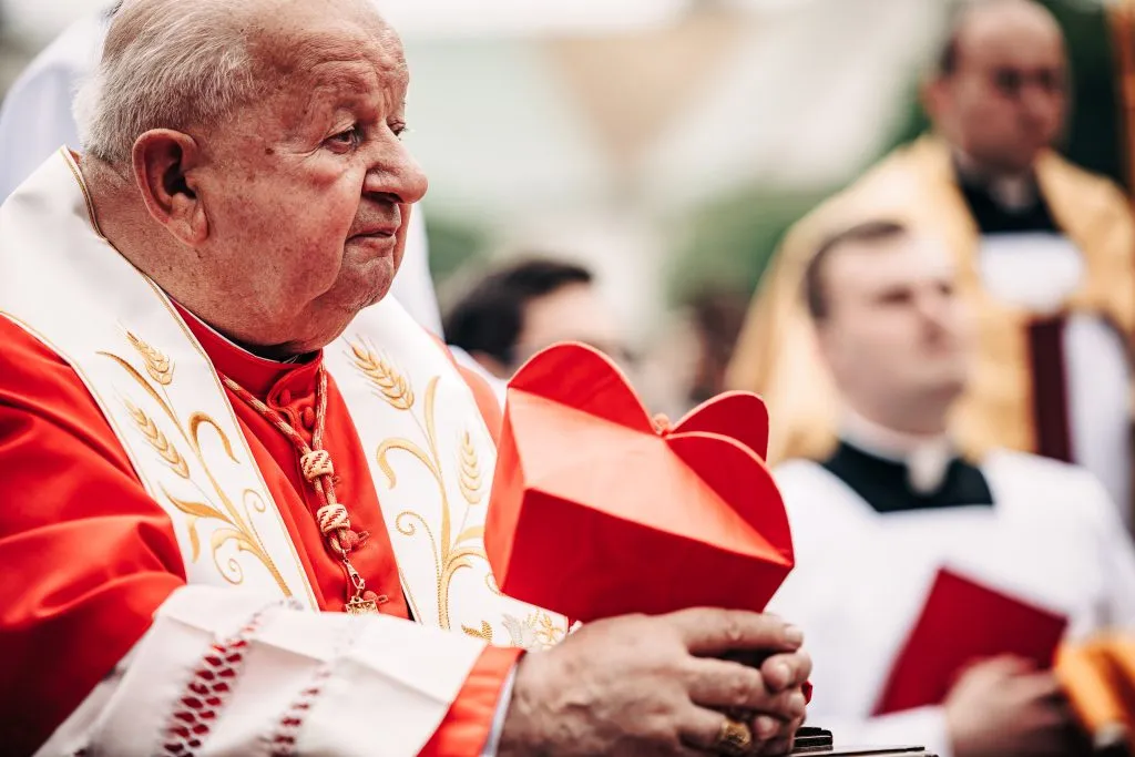 Zdjęcie Ile lat ma kardynał Dziwisz? Zaskakująca biografia i fakty
