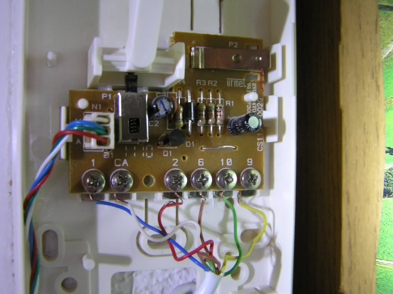 Zdjęcie Jak podłączyć domofon w bloku 6 żył - uniknij typowych błędów