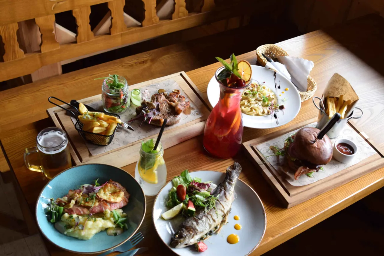 Zdjęcie Gdzie zjeść w Bukowinie Tatrzańskiej? Odkryj najlepsze lokale gastronomiczne