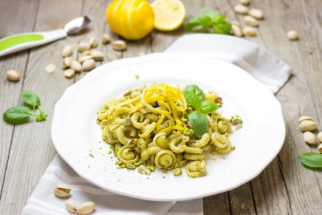 Zdjęcie Jak zrobić makaron z pesto ze słoika – szybki i pyszny przepis