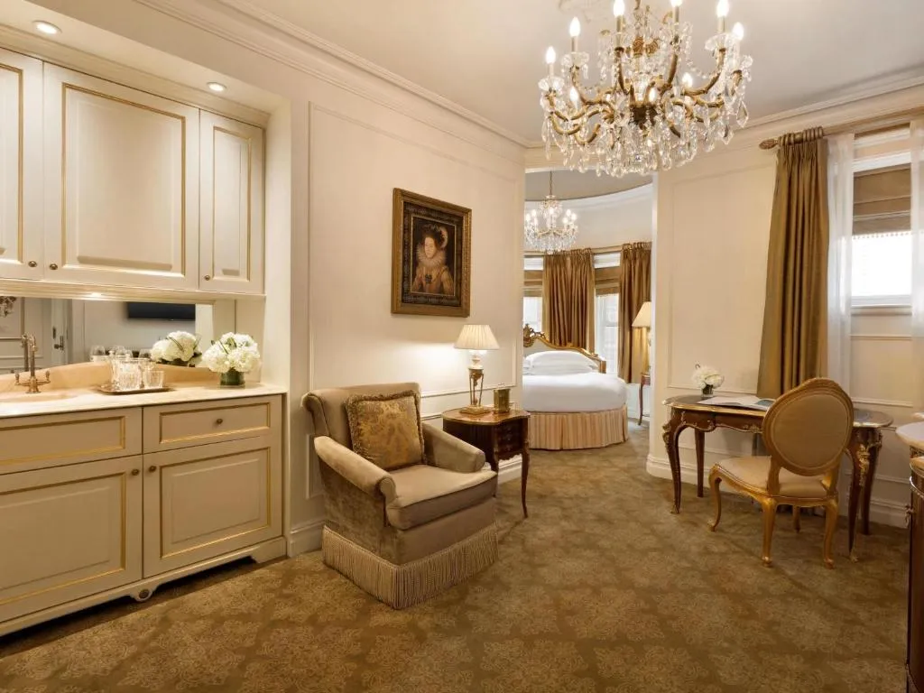 Zdjęcie Ile kosztuje noc w hotelu Plaza? Ceny i zaskakujące różnice!