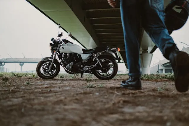 Zdjęcie Co grozi za jazdę motorowerem bez uprawnień? Sprawdź kary i konsekwencje