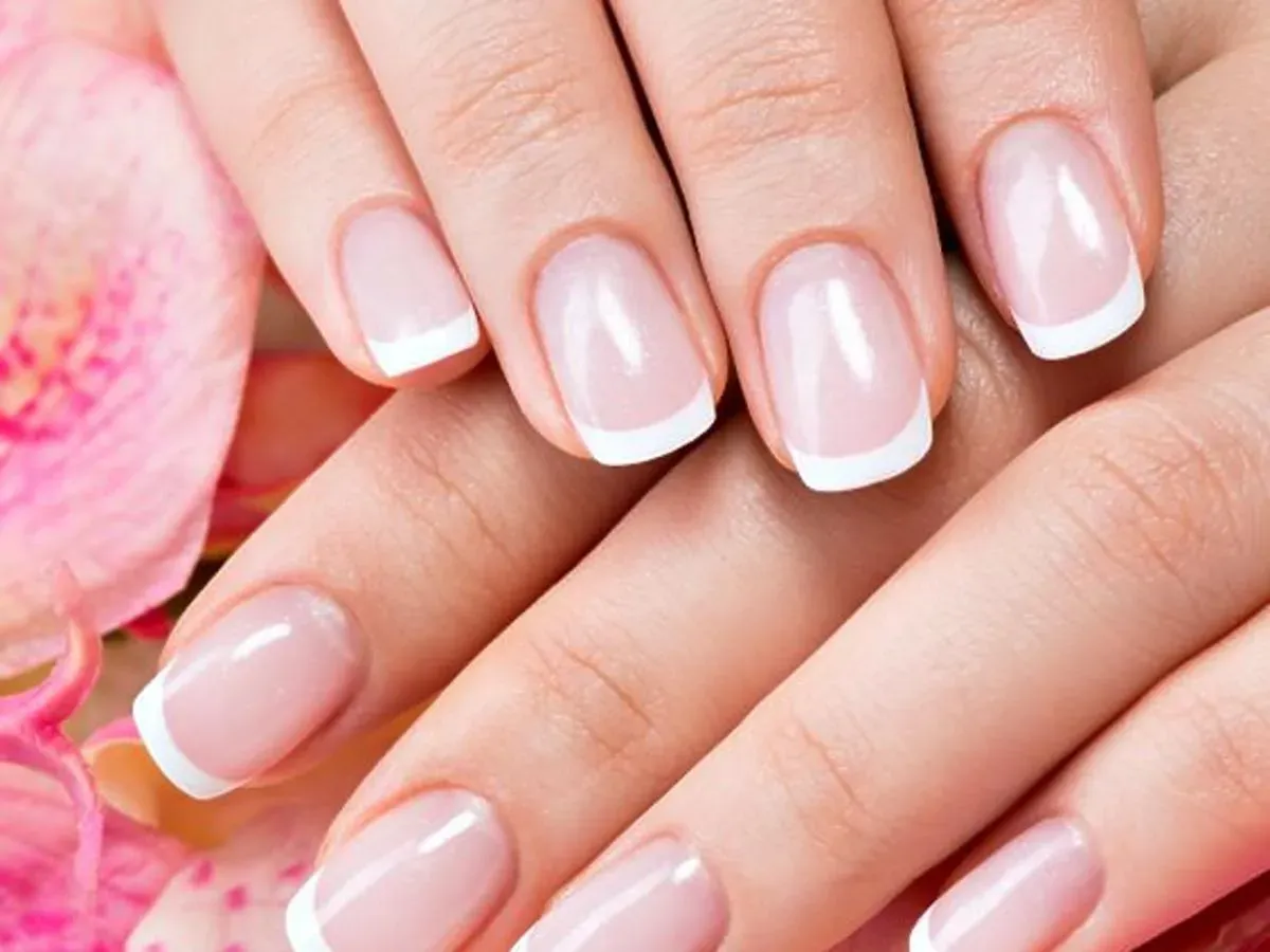 Zdjęcie Jak malować paznokcie francuski manicure - proste kroki dla perfekcji