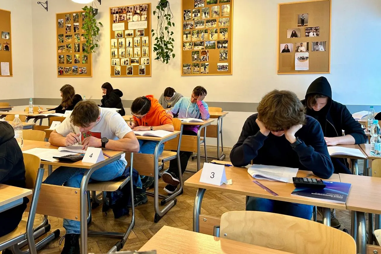 Zdjęcie Czy podstawa i program nauczania to to samo? Oto kluczowe różnice