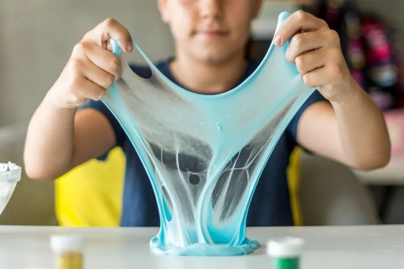 Zdjęcie Skuteczne sposoby na usunięcie slime z dywanu: krok po kroku bez bólu