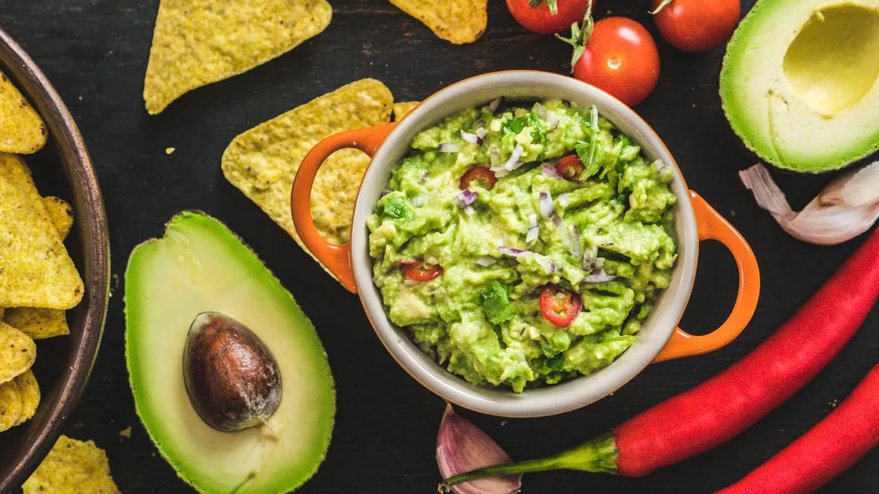 Zdjęcie Guacamole: Co to? Przepis krok po kroku, triki i z czym jeść!