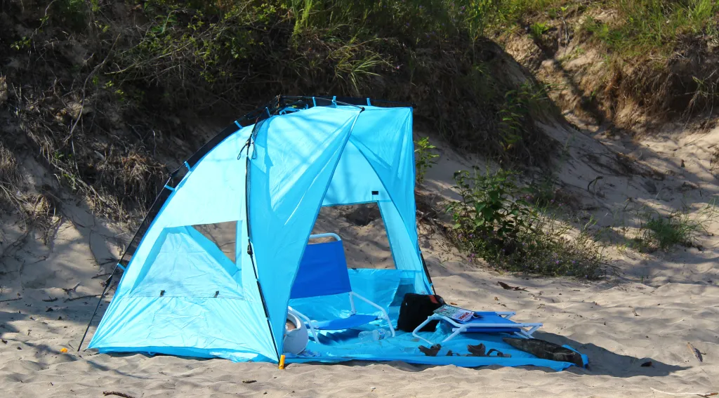 Zdjęcie Jak złożyć namiot plażowy - proste kroki, aby uniknąć problemów