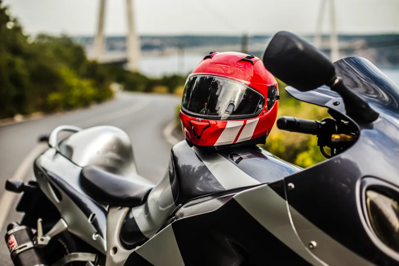 Zdjęcie Jak dobrać kask motocyklowy, by zapewnić sobie maksymalne bezpieczeństwo