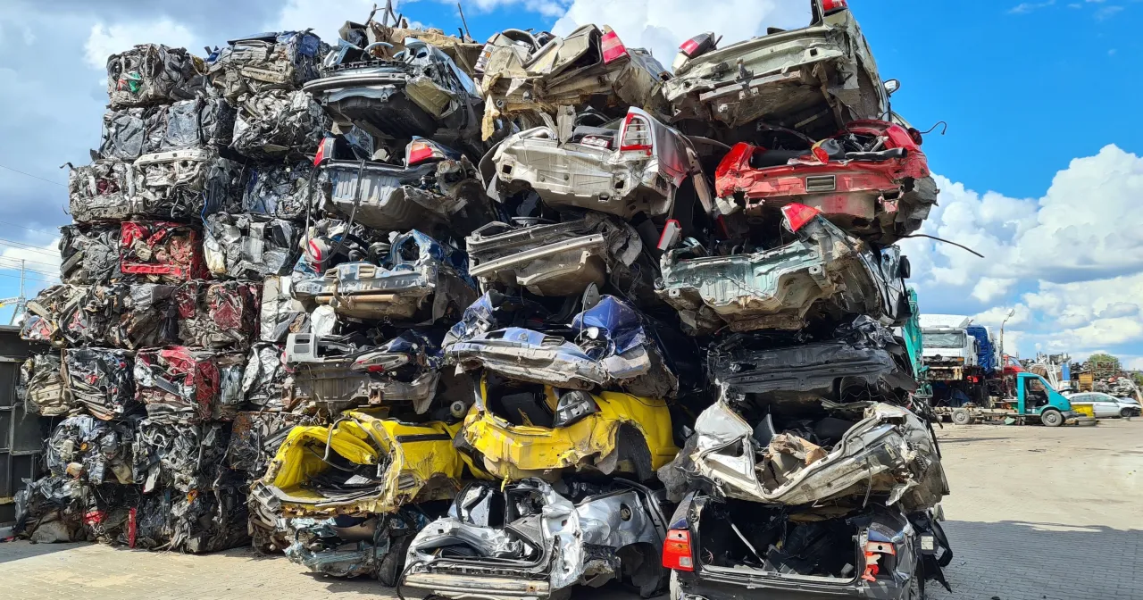 Zdjęcie Stare auto: złomowanie, sprzedaż czy drugie życie? Poznaj opcje