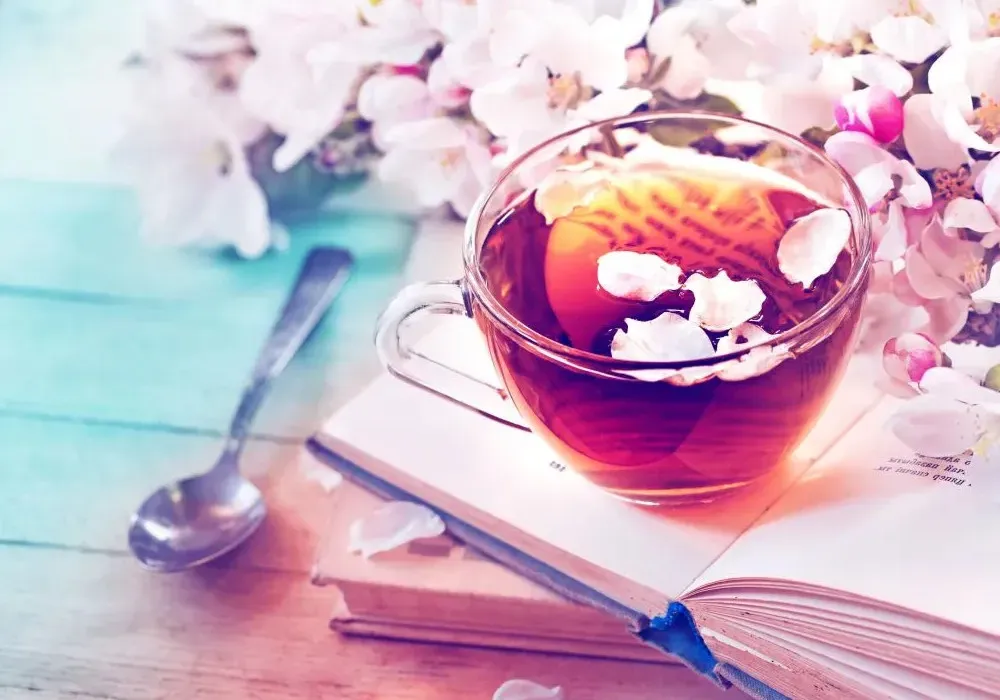 Zdjęcie Jak parzyć herbatę kwitnącą - idealna temperatura i czas parzenia