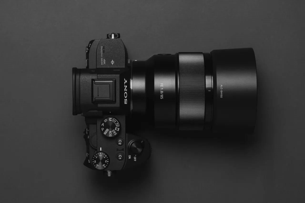 Zdjęcie Jak tulipan na obiektyw poprawia zdjęcia i chroni sprzęt fotograficzny