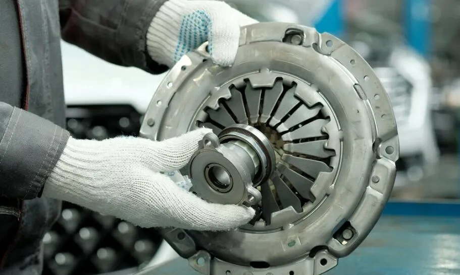 Zdjęcie Jak wymienić sprzęgło samochodowe – krok po kroku bez błędów i kosztownych pomyłek