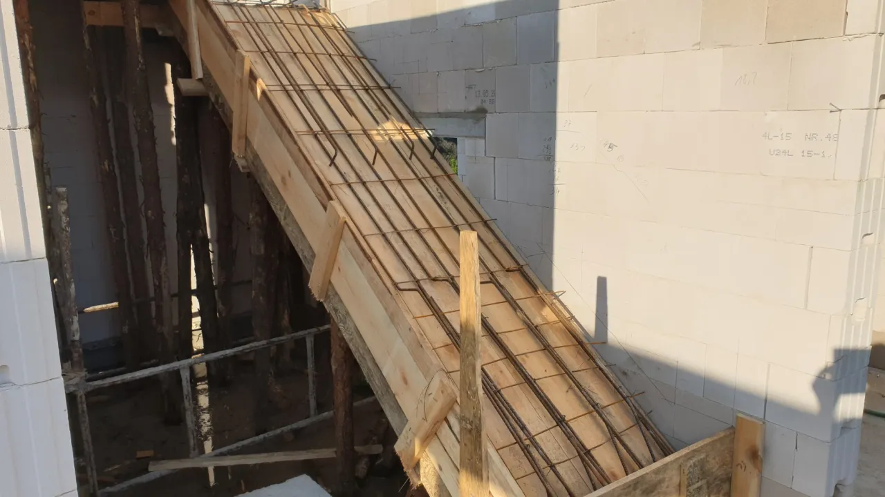 Nadproże wylewane szalowanie zbrojenie