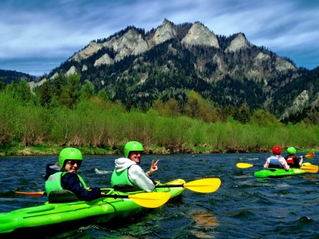 spływ kajakowy dodatkowe koszty akcesoria parking