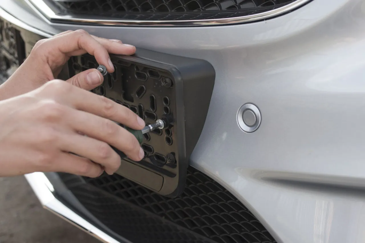 Powody demontażu tablicy rejestracyjnej