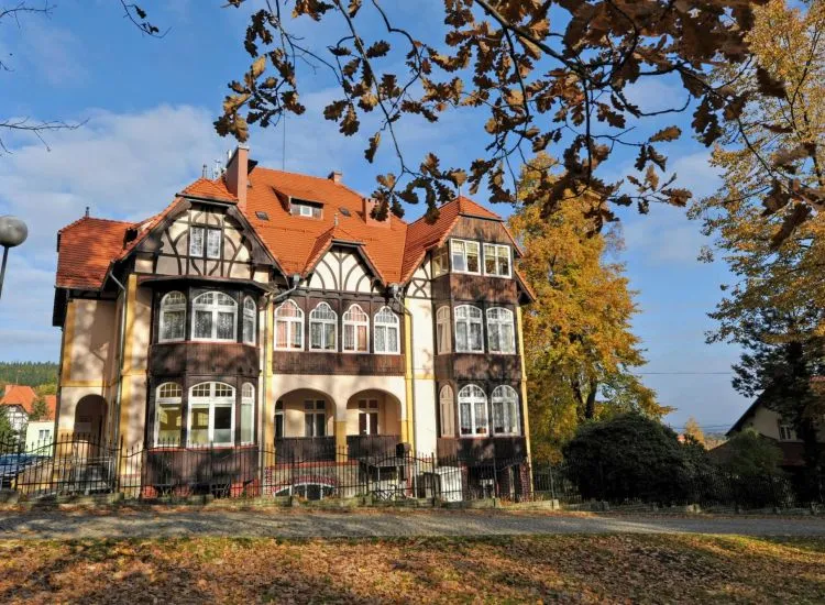 Sanatorium Gracja Świerad&oacute;w-Zdr&oacute;j widok z zewnątrz