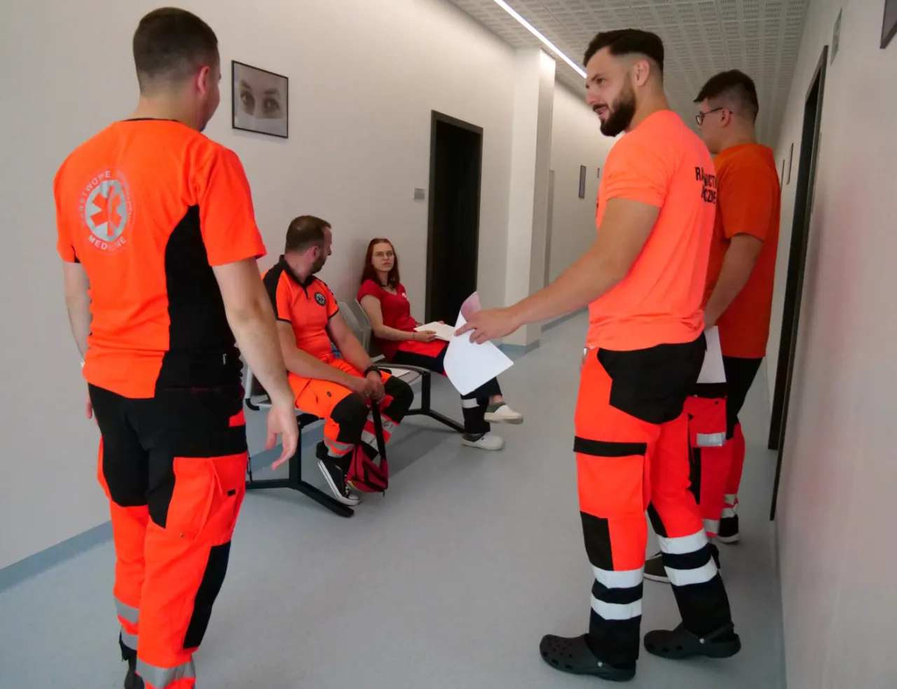 Studenci ratownictwa medycznego na zajęciach