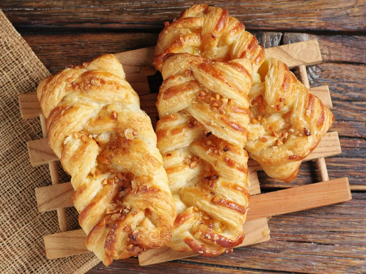 wytrawne przekąski z ciasta francuskiego