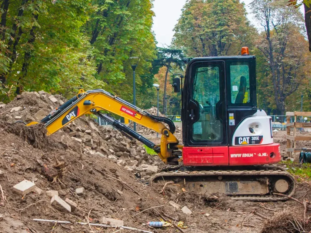Sprawdzanie używanej minikoparki