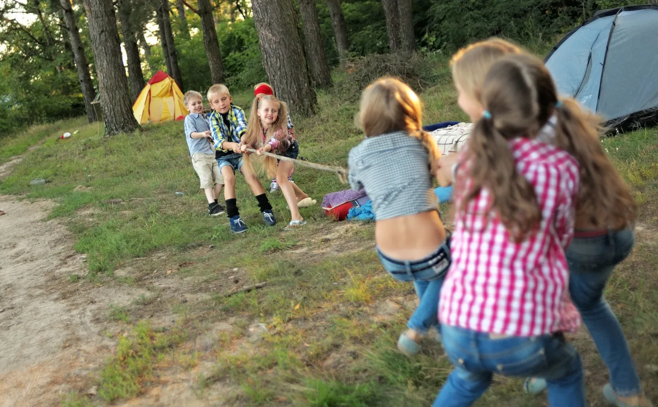 Bezpieczeństwo dzieci na kolonii podział obowiązk&oacute;w