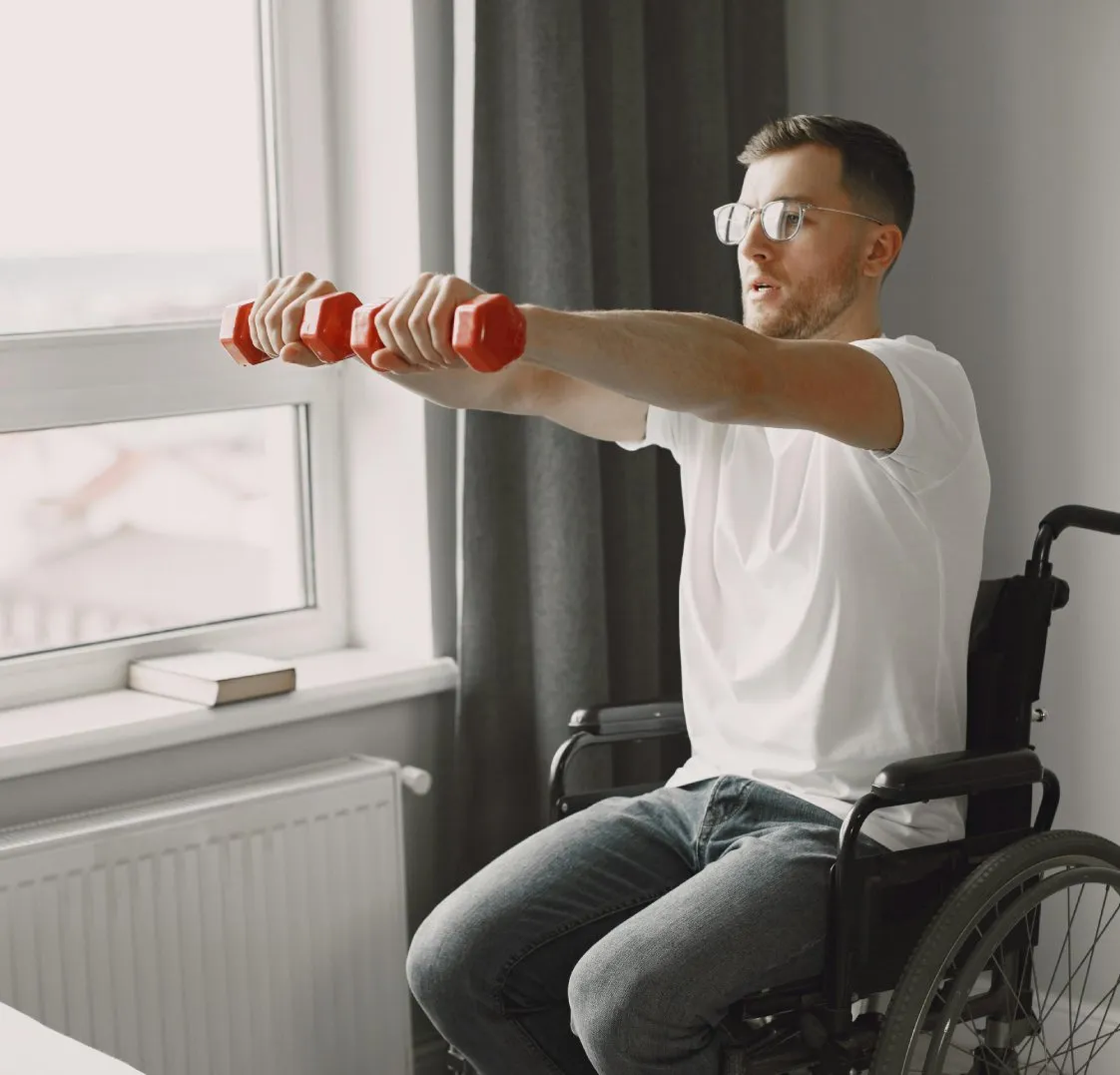 Fizjoterapeuta wykonujący rehabilitację domową