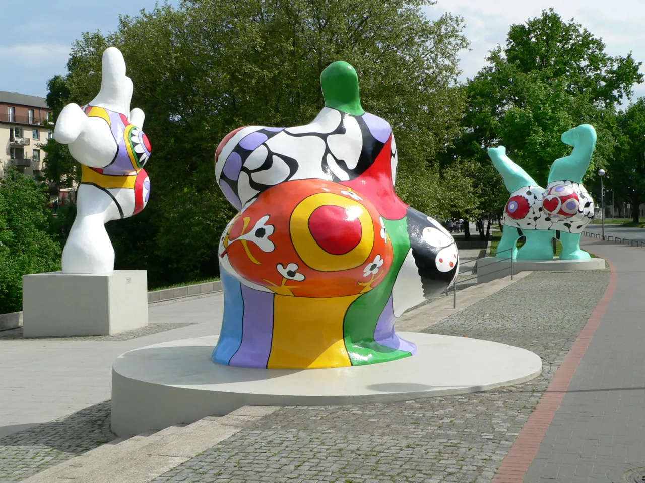 Niki de Saint Phalle Nanas Skulpturen