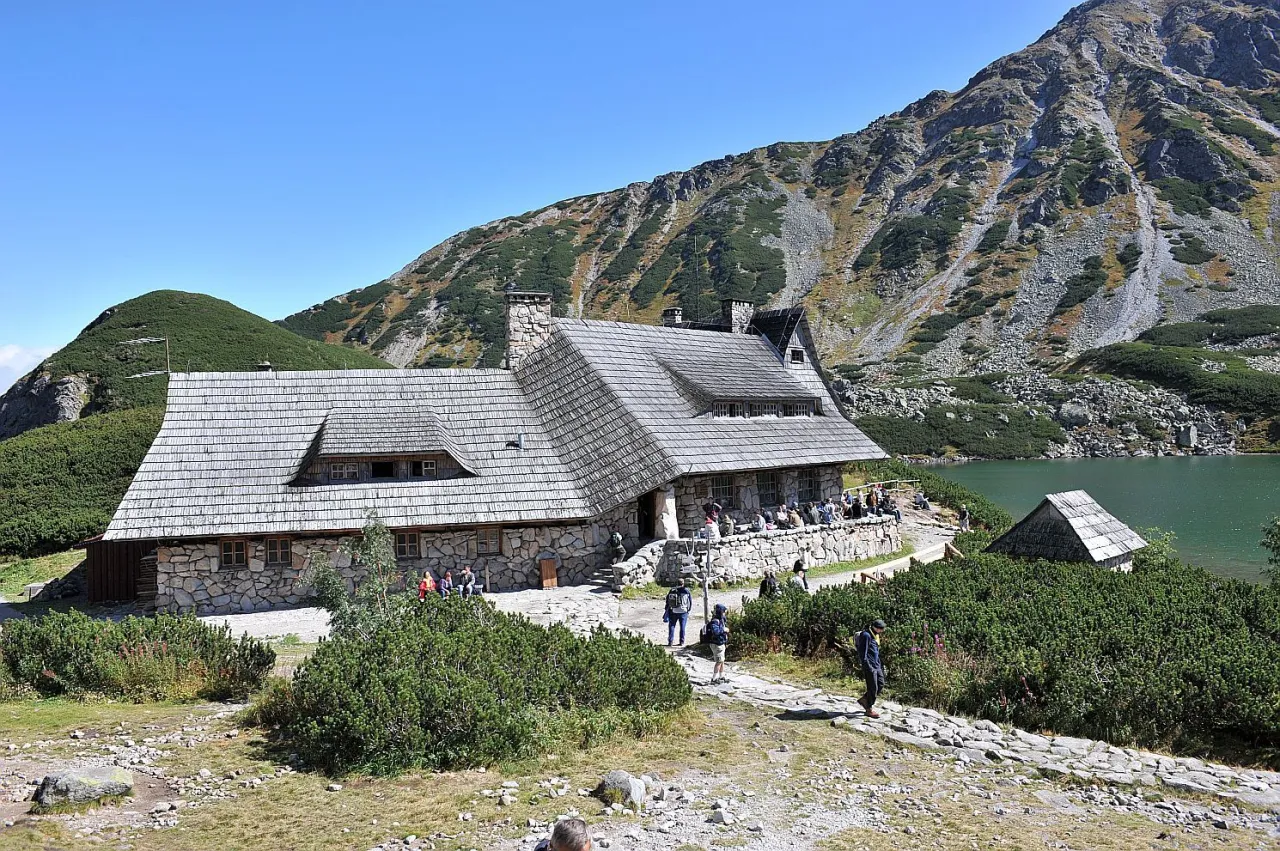 Schronisko g&oacute;rskie w Tatrach, Morskie Oko, Dolina Pięciu Staw&oacute;w