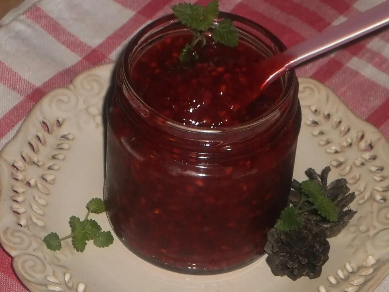 Zdjęcie Jak zrobić frużelinę malinową do tortu - prosty przepis na pyszny dodatek