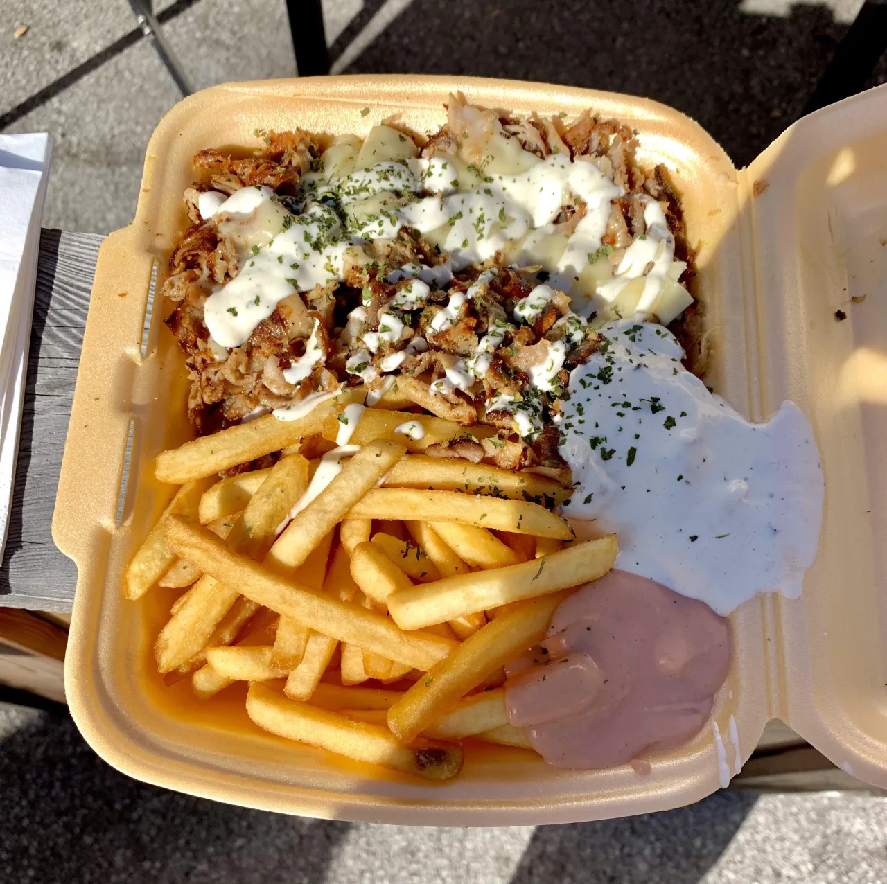 kebab box na talerzu, składniki kebab box