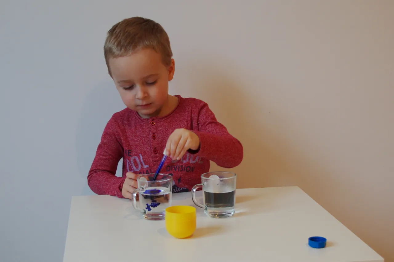 eksperyment znikający atrament krok po kroku