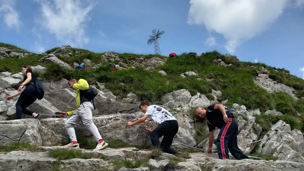 Giewont łańcuchy tłumy trudności